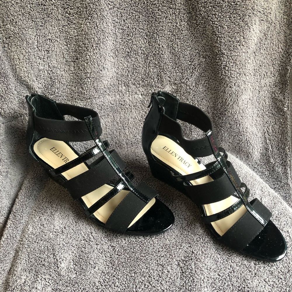Ellen Tracy black patent leather with stretchy straps. 2.5” heel.
